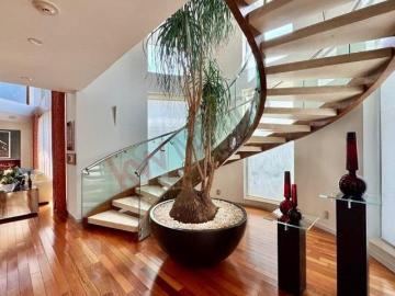 Vive la cima del lujo en este espectacular Penthouse de 628 m2 en Villa Magna