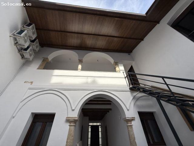 Vive la esencia de Córdoba en un edificio histórico con 9 apartamentos