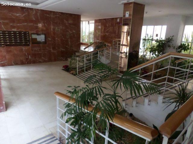 Vive la luz y el espacio en este amplio piso de Garden Playa!