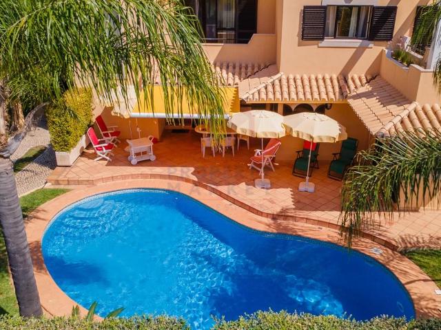 Vivenda com Piscina Privada em Vilamoura, junto ao Golfe 258m² Quarteira