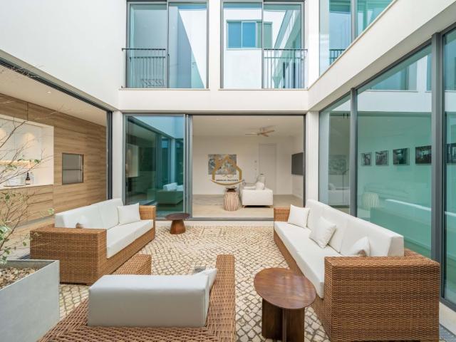 Vivenda contemporânea V3 com piscina no centro histórico de Lagos – À venda