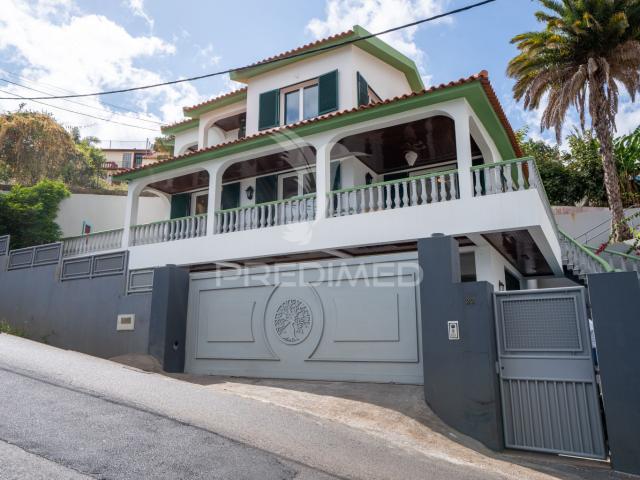 Vivenda Exclusiva com uma Vista Panorâmica para a Baía do Funchal