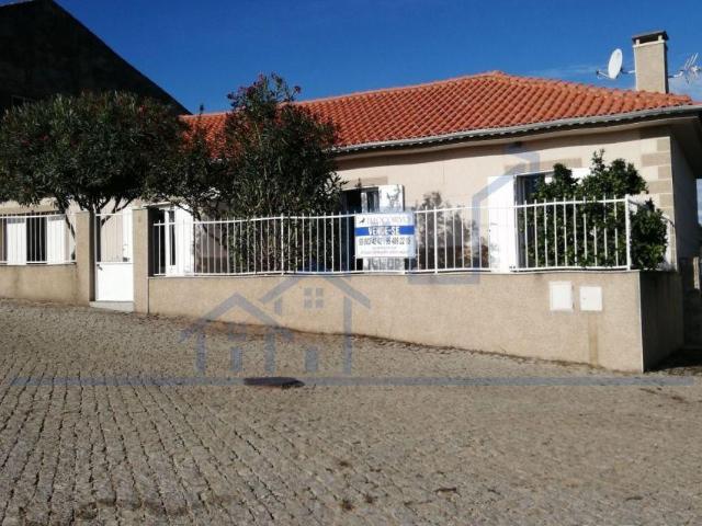 Vivenda Isolada, Térrea 4 Frentes, Terreno com Olival algumas seculares de 2.340 M2 | 26084079492
