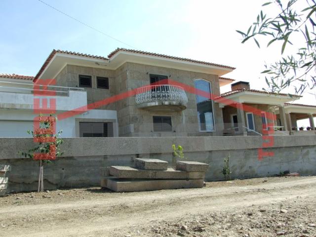 Vivenda T5 em Vila Flor