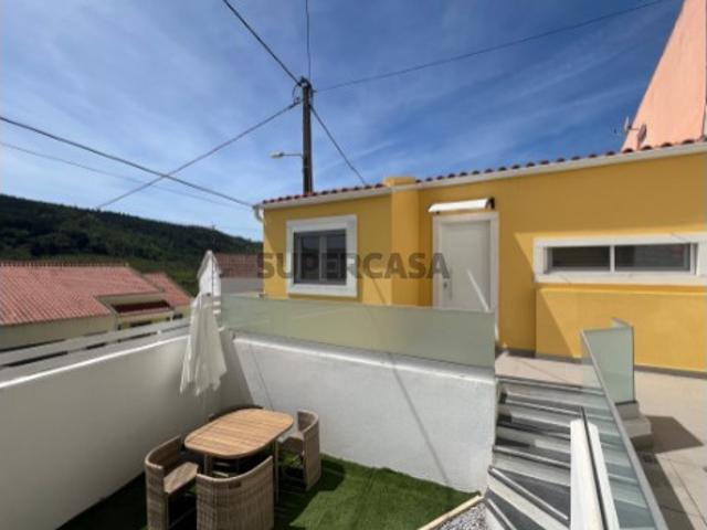 Vivenda T2 Remodelada com Terraço em A dos Melros, Alverca do Ribatejo