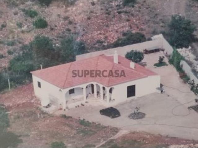 Vivenda Térrea com lindo terreno agrícola