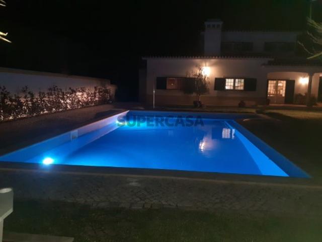 VIVENDA V4 COM ANEXO T0, GARAGEM E PISCINA