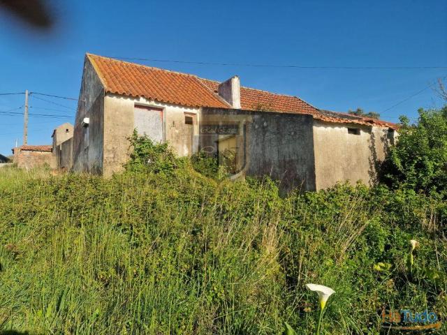 Vivenda v2+ anexo+ Adega, térrea com 700m2 de terreno, perto da praia, Torres Vedras | 26084091150