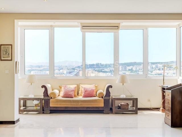 Viver com vista nas Torres do Restelo Belém, Penthouse T4, varanda, garagem