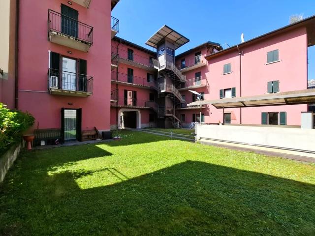 Vivere in una corte storica a Chiasso: appartamento di 5.5 camere in posizione centrale trasformabile in due appartamenti di 2.5 locali