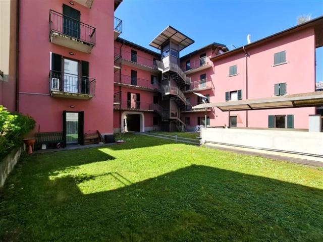 Vivere in una corte storica a Chiasso appartamento di 5.5 camere in posizione centrale trasformabile in due appartamenti di 2.5 locali