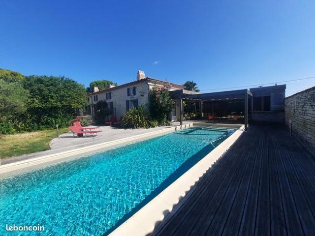 Vivez avec vos chevaux Propriété équestre avec gîte et piscine à 20 mn de Royan 17