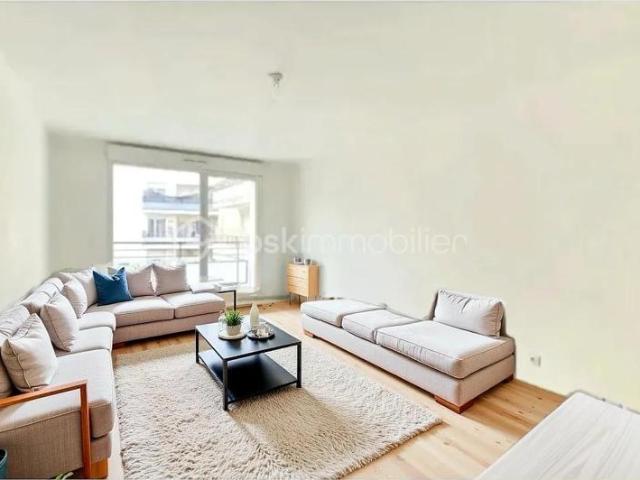 Vivez le confort moderne dans ce spacieux appartement au cœur de l'urbain!