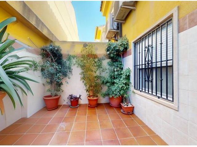 VIVIENDA TIPO TRIPLEX CON UN AMPLIO SOTANO Y VARIAS TERRAZAS, CONSTA DE 4 HABITACIONES Y 3 BAÑOS