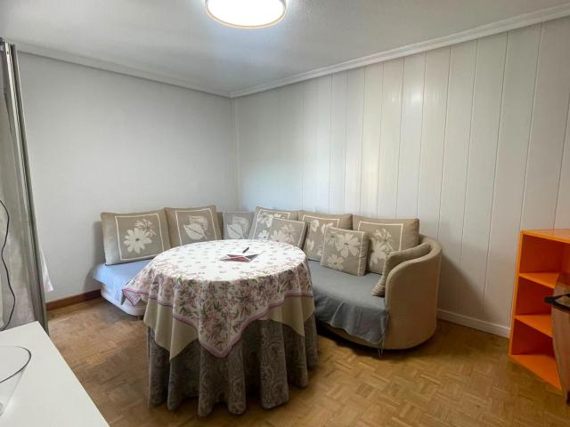 Vivienda totalmente amueblada de 2 dormitorios en Vía Carpetana, lista para entrar a vivir