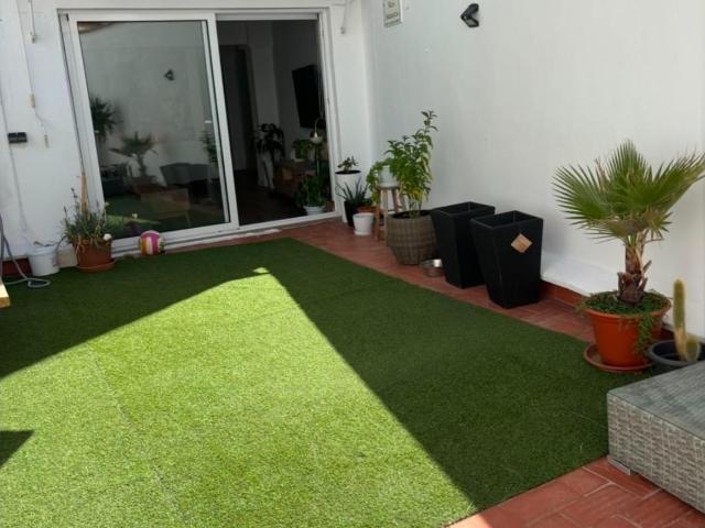 Vivienda totalmente reformada con altas calidades y espectacular terraza privada de 40 m2. Se trata de un piso completamente exterior, muy luminoso