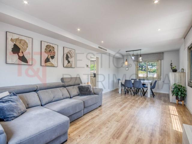 Vivienda única con 5 habitaciones, zona exterior y múltiples espacios