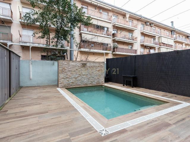 Vivienda única con gran terraza y piscina privada en Mollet