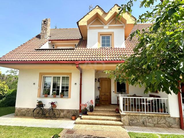 Vivienda unifamiliar 4 dormitorios 272 m2
