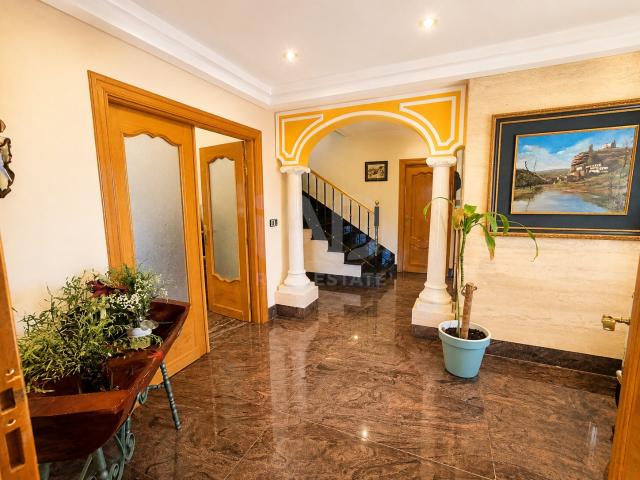 Vivienda unifamiliar 5 dormitorios 356 m2