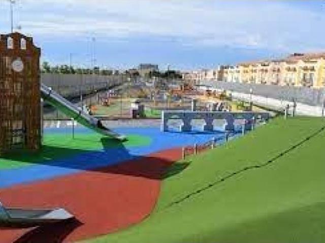 VIVIENDA UNIFAMILIAR ADOSADA OCUPADA POR PERSONA SIN JUSTO TÍTULO