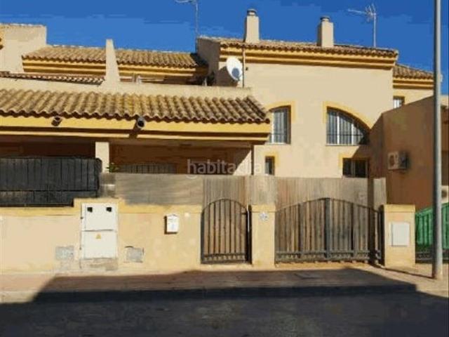 VIVIENDA UNIFAMILIAR ADOSADA OCUPADA POR PERSONA SIN JUSTO TÍTULO