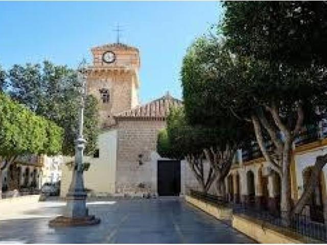 VIVIENDA UNIFAMILIAR ADOSADA OCUPADA POR PERSONA SIN JUSTO TÍTULO