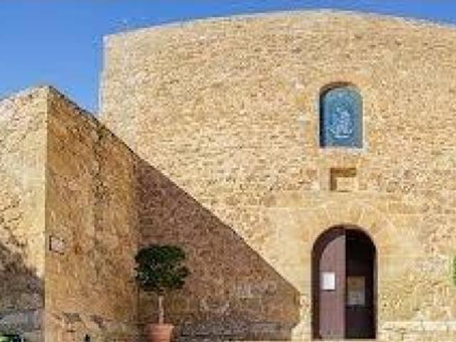 VIVIENDA UNIFAMILIAR ADOSADA OCUPADA POR PERSONA SIN JUSTO TÍTULO