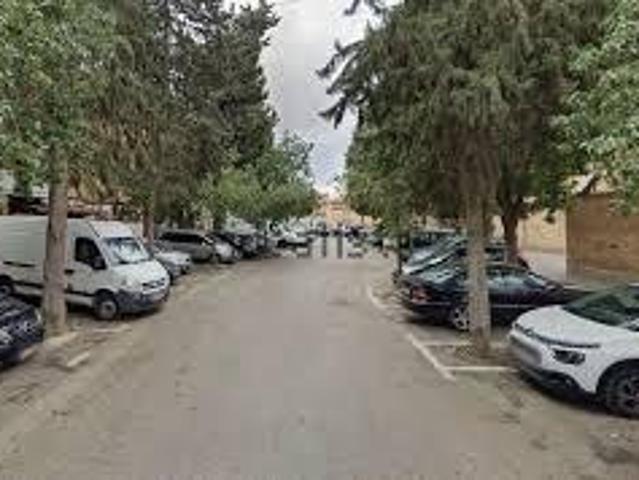 VIVIENDA UNIFAMILIAR ADOSADA OCUPADA POR PERSONA SIN JUSTO TÍTULO ESTE INMUEBLE DEBIDO A SU ESTADO OCUPACIONAL NO ADMITE VISITAS IDEAL PARA INVERSORES