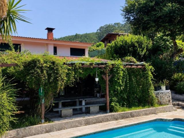 VIVIENDA UNIFAMILIAR CON FINCA DE 1.500 M² Y PISCINA EN MOS