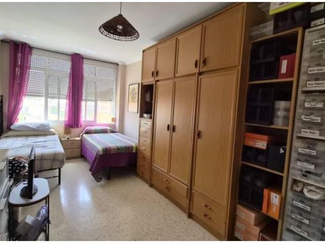 Vivienda unifamiliar de 3 plantas con jardín, terrazas y garaje en Algeciras
