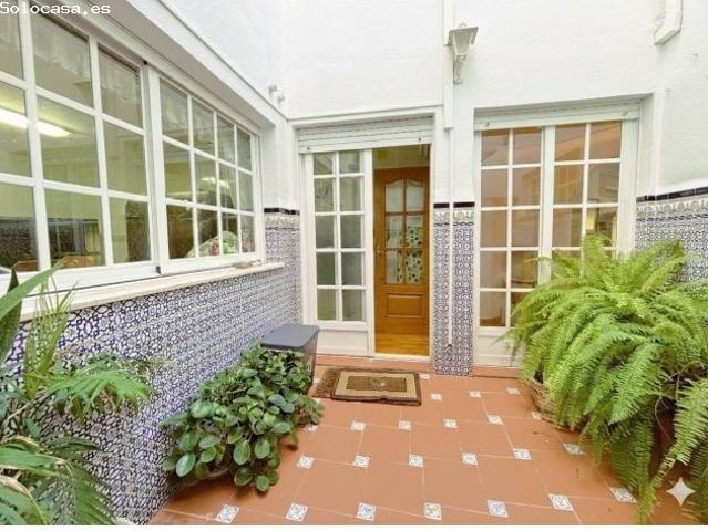 Vivienda unifamiliar de tres plantas en pleno centro de San Vicente del Raspeig, con todos los servi