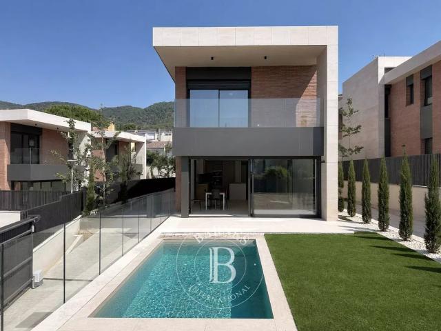 VIVIENDA UNIFAMILIAR DE OBRA NUEVA EN PREMIÀ DE DALT