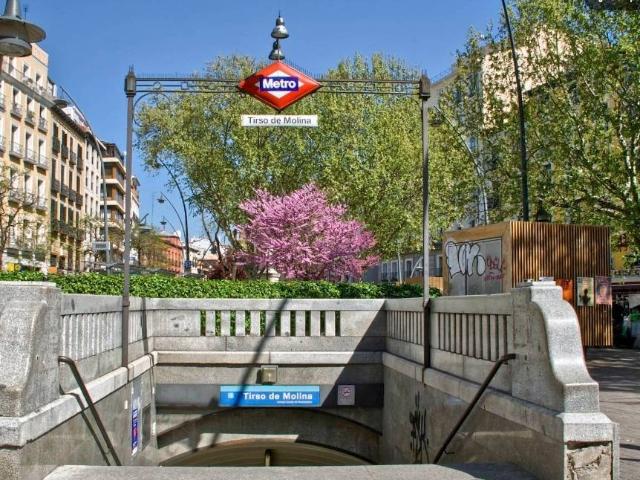 Vivienda y local con salida a la calle en zona de Tirso de Molina y el Rastro