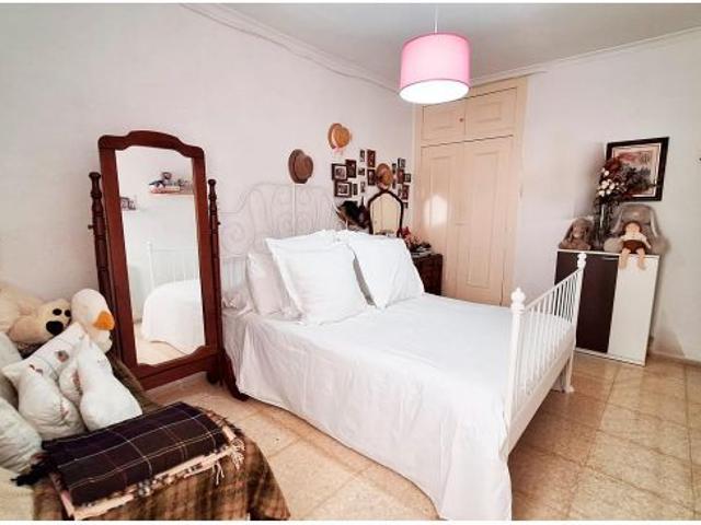 ¡ VIVIENDA A CINCO MINUTOS DE LAS TENDILLAS, CON 3 DORMITORIOS Y 2 BAÑOS !