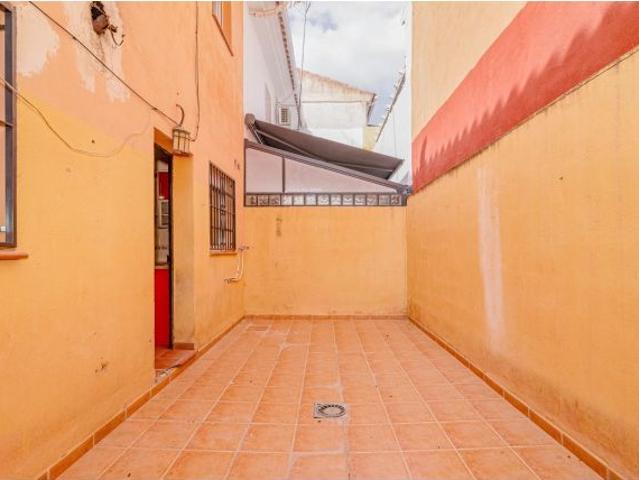 VIVIENDA ADOSADA CON VISTAS DESPEJADAS