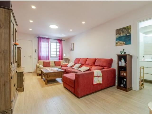 VIVIENDA ADOSADA EN GÁLDAR