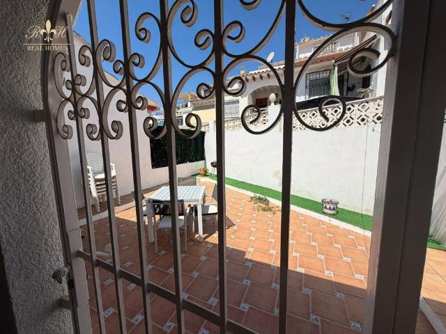 VIVIENDA ADOSADA EN URBANIZACIÓN DE ALQUILER DE LARGA TEMPORADA