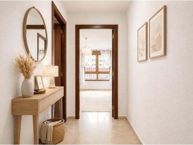 Vivienda amplia y luminosa junto al Parque Oliveros, en pleno centro de Almería