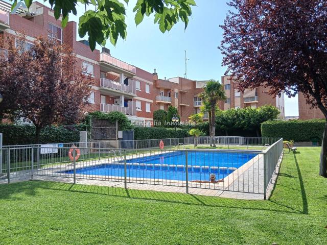 VIVIENDA AMUEBLADA 3 DOR. + 2 BAÑOS + GARAJE GRANDE + TRASTERO