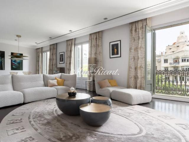 Vivienda amueblada con vistas privilegiadas en Paseo de Gracia 226m²