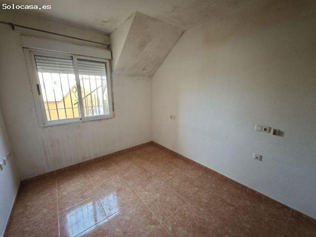 Vivienda con amplia terraza y acceso independiente en Arenales del Sol