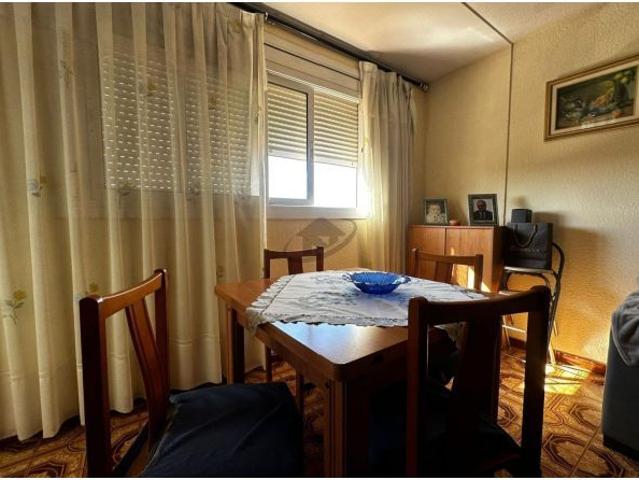 VIVIENDA CON ASCENSOR Y BALCÓN ORIENTADA A SUR