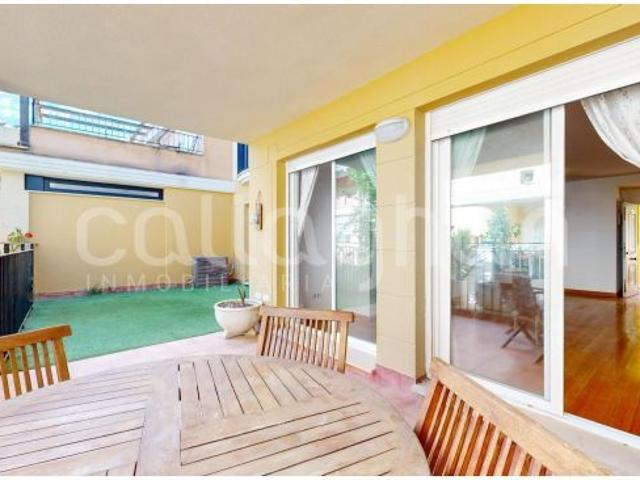 Vivienda con gran terraza, 2 garajes y piscina comunitaria en Vista Golf