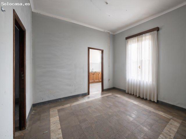 Vivienda con gran potencial de reforma y espacio exterior