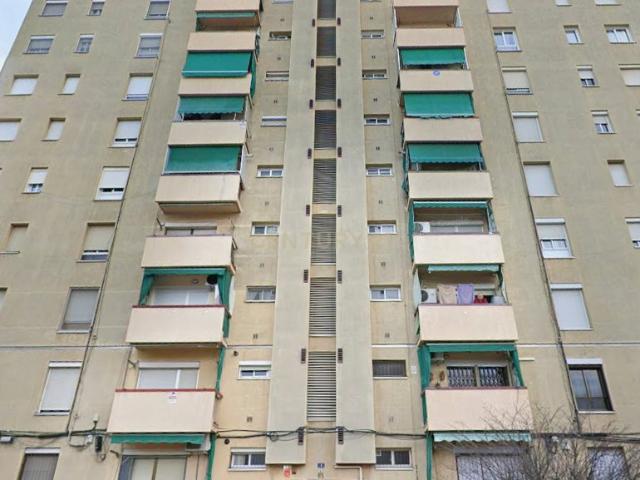 Vivienda con gran potencial residencial en Sabadell ideal para consolidación de patrimonio