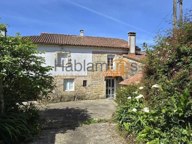 Vivienda con encanto para reformar en Iria Flavia, ideal inversión turística cerca del Camino de Santiago