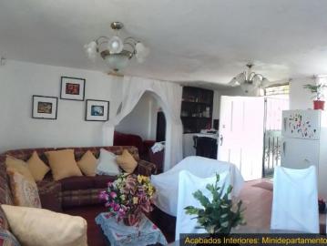 Vivienda con Local Comercial, Minidepartamento y Lote adyacente Casa en Venta en Ambato