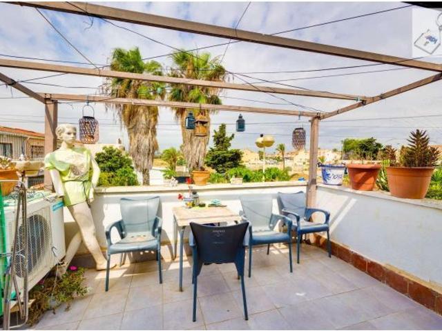 VIVIENDA CON LOCAL COMERCIAL EN FUNCIONAMIENTO EN TORRETA II – TORREVIEJA