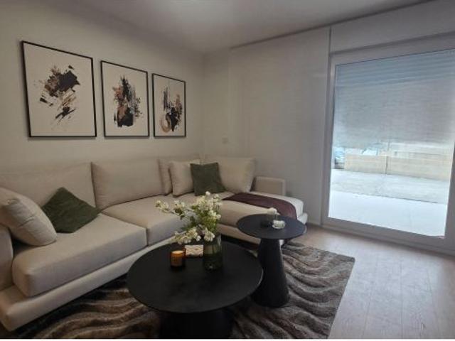 VIVIENDA CON PISCINA y SUPER TERRAZA de 83 m2